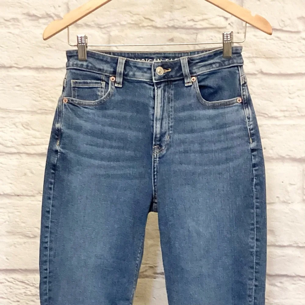 American Eagle 4 Short Mom Women’s Jeans High Rise 2022 Stretch Whiskered